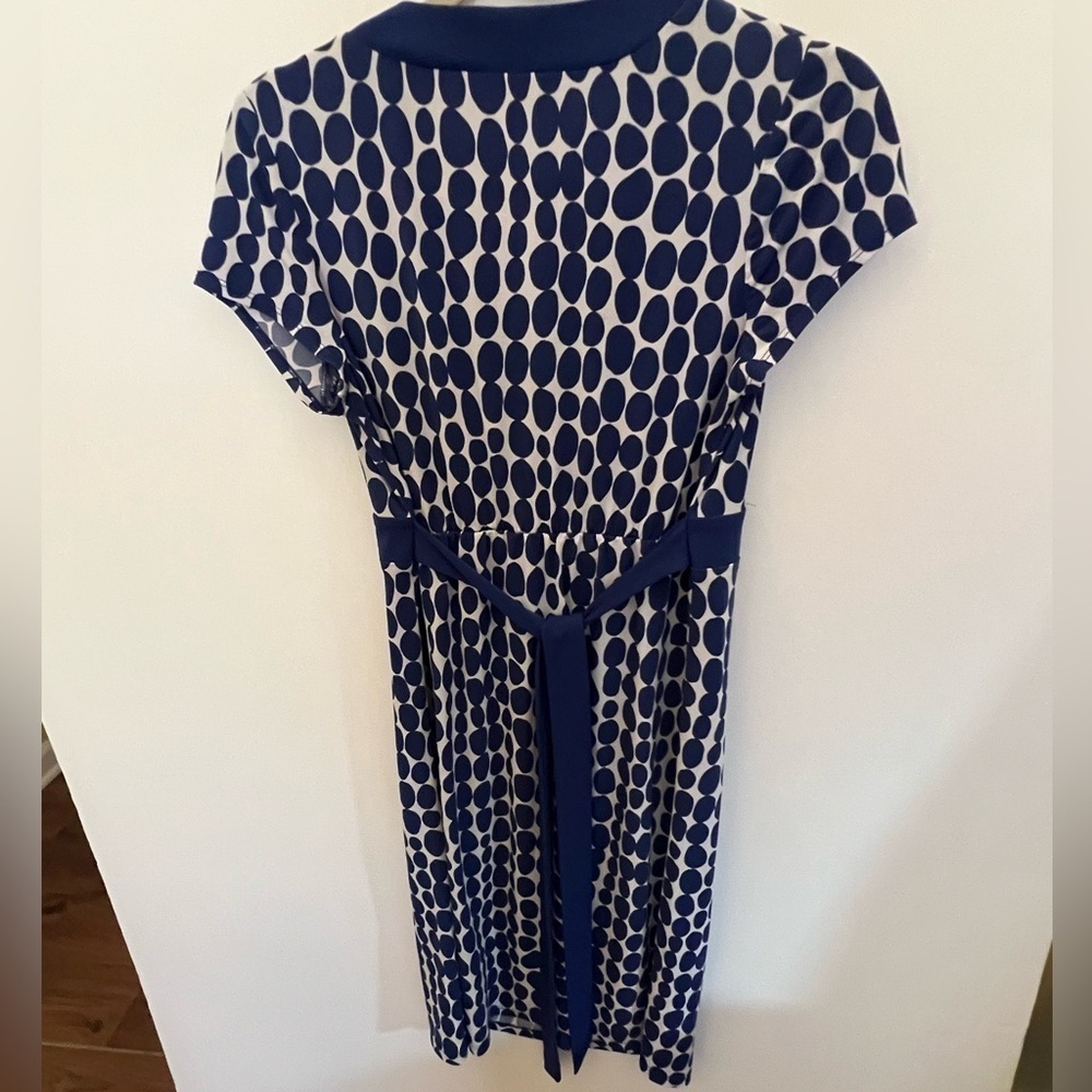 MOTHERHOOD MATERNITY V NECK DRESS. SIZE SMALL PURPLE AND WHITE POLKA DOTS. - Picture 5 of 8